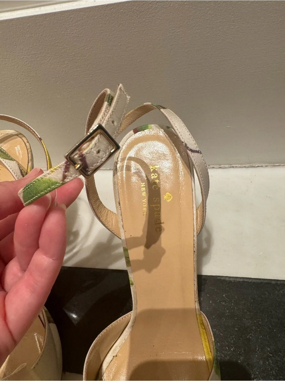 Kate Spade Yellow Floral and Cream Bow Block Heel wedge Sandals size 8